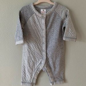 Hanna Andersson 0-3m button up romper.